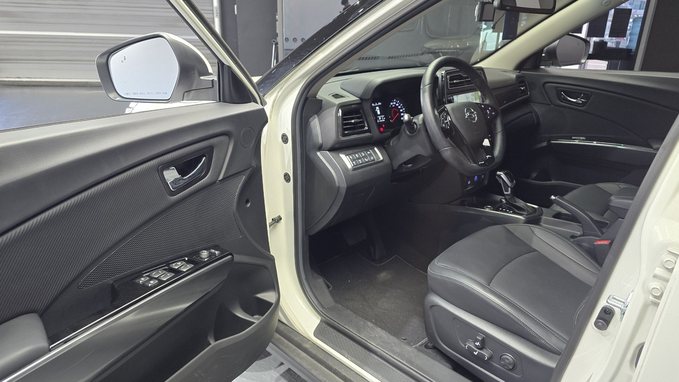 SSANGYONG TIVOLI VERY NEW 2023
