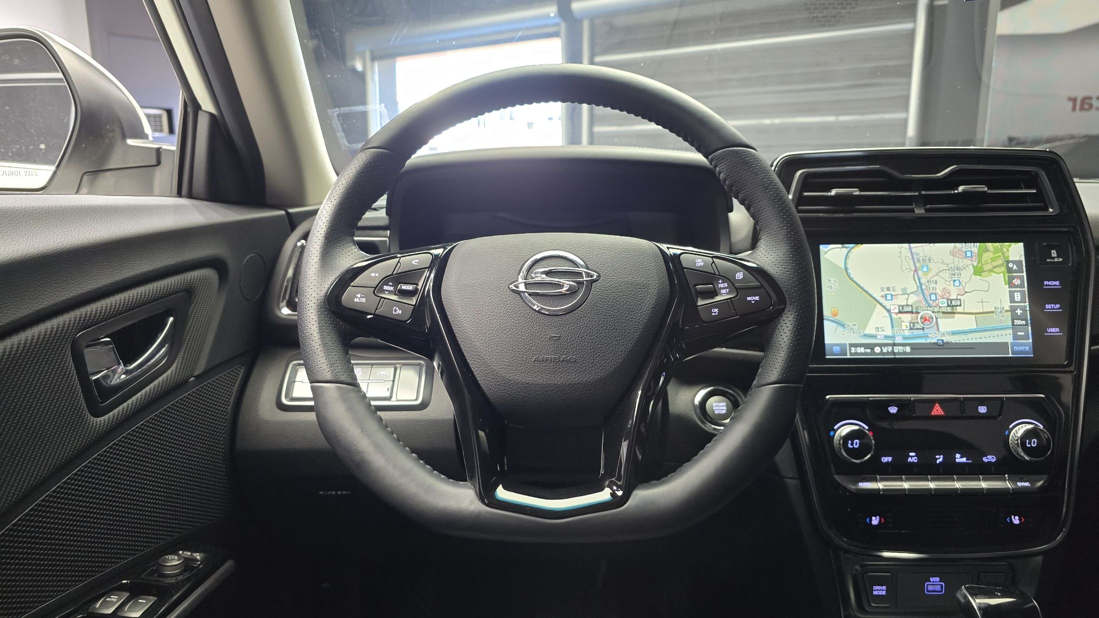 SSANGYONG TIVOLI VERY NEW 2023