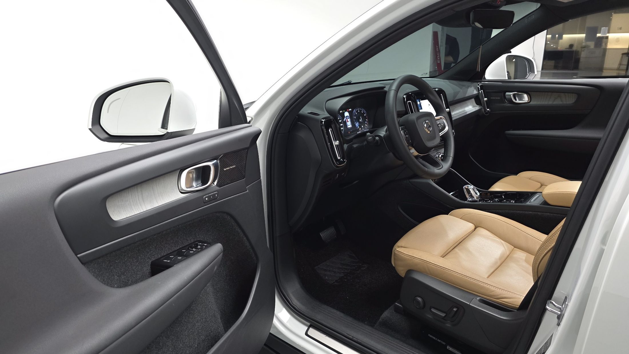 VOLVO XC40 2021