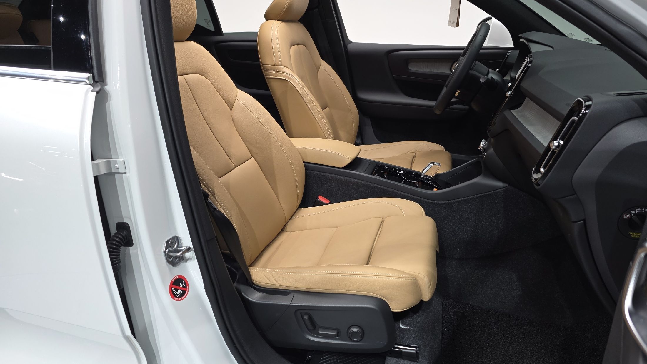 VOLVO XC40 2021