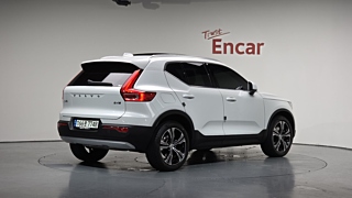 VOLVO XC40 2021