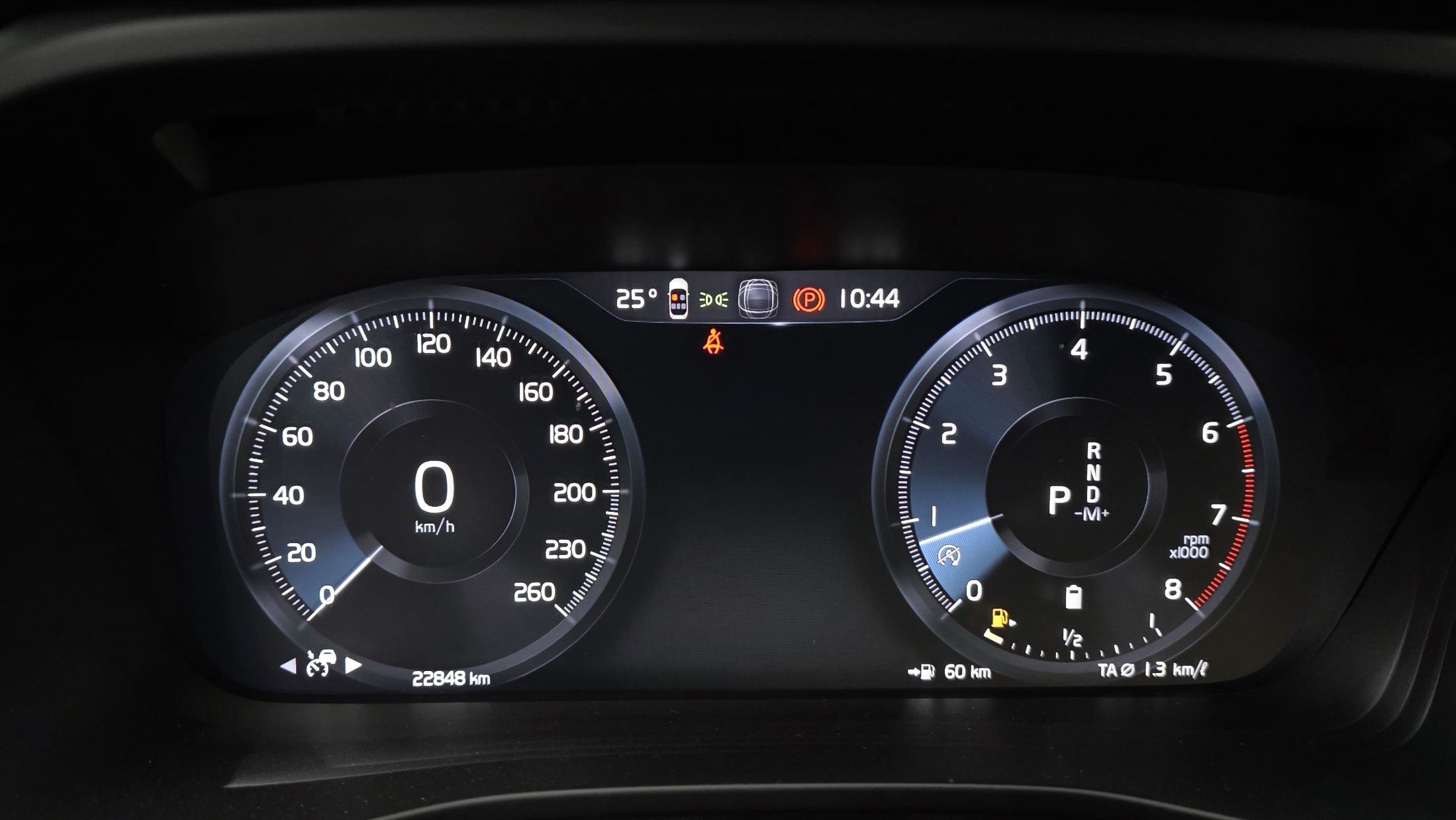 VOLVO XC40 2021