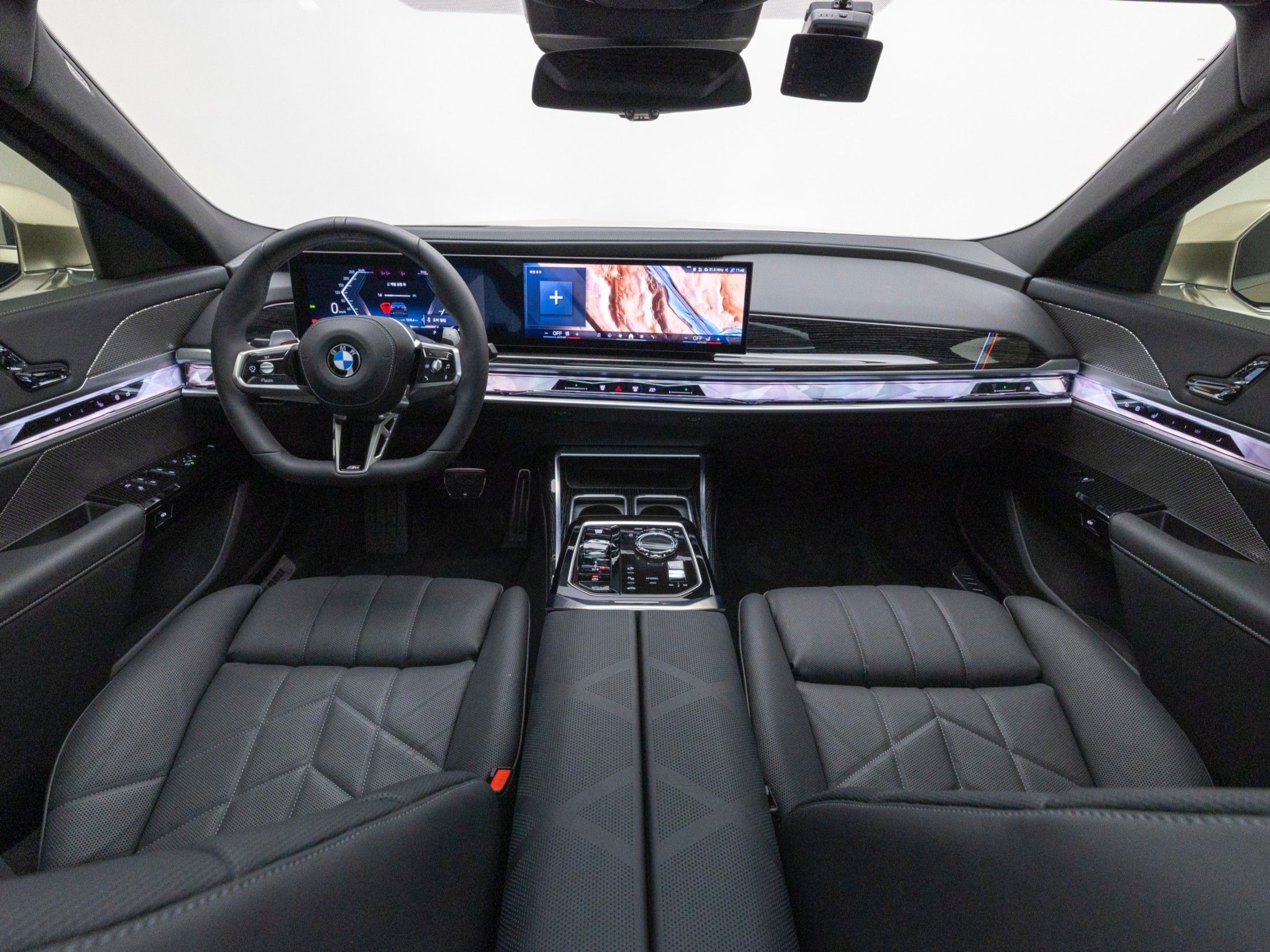 BMW 7-SERIES G70 2025