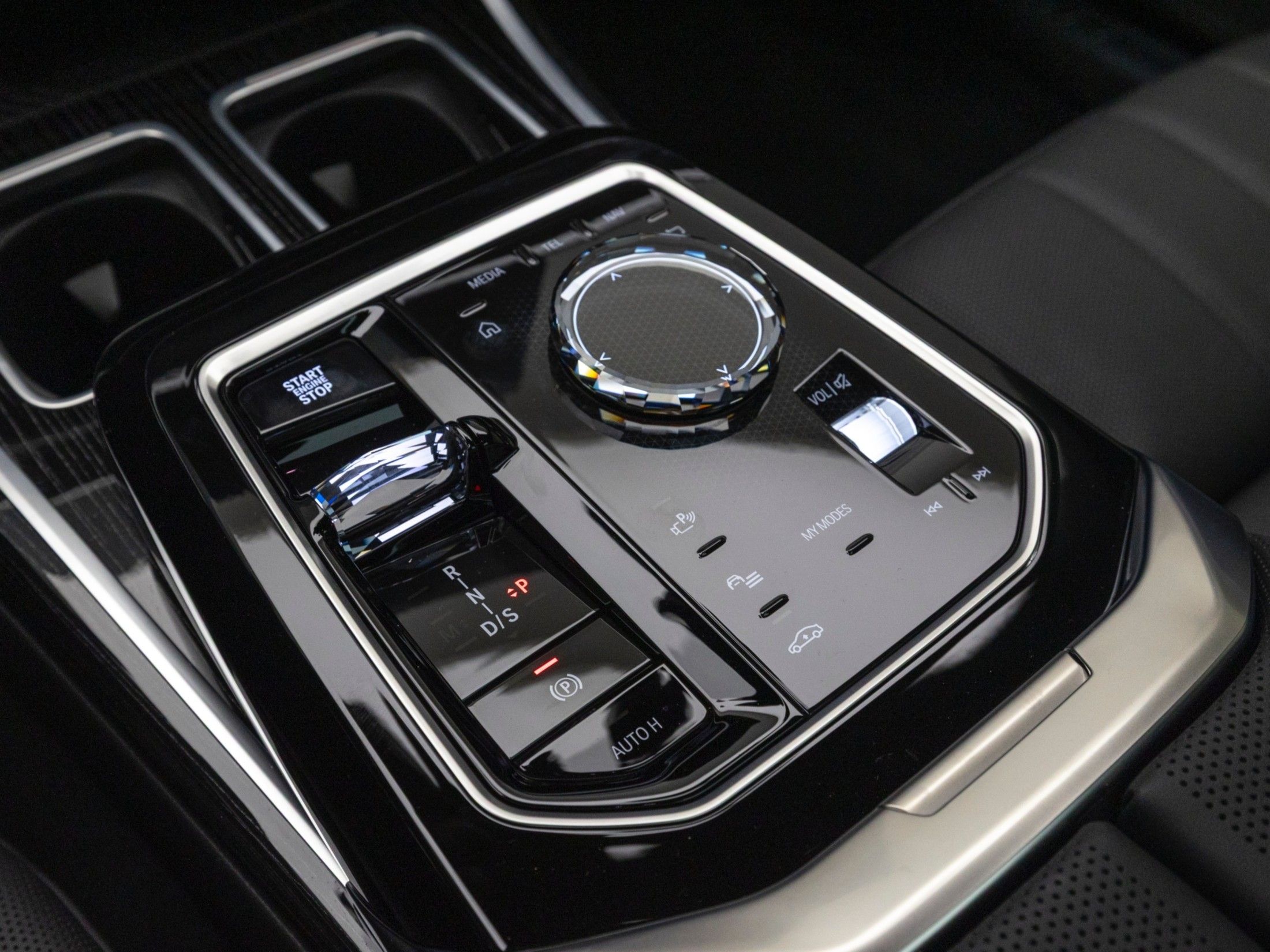 BMW 7-SERIES G70 2025