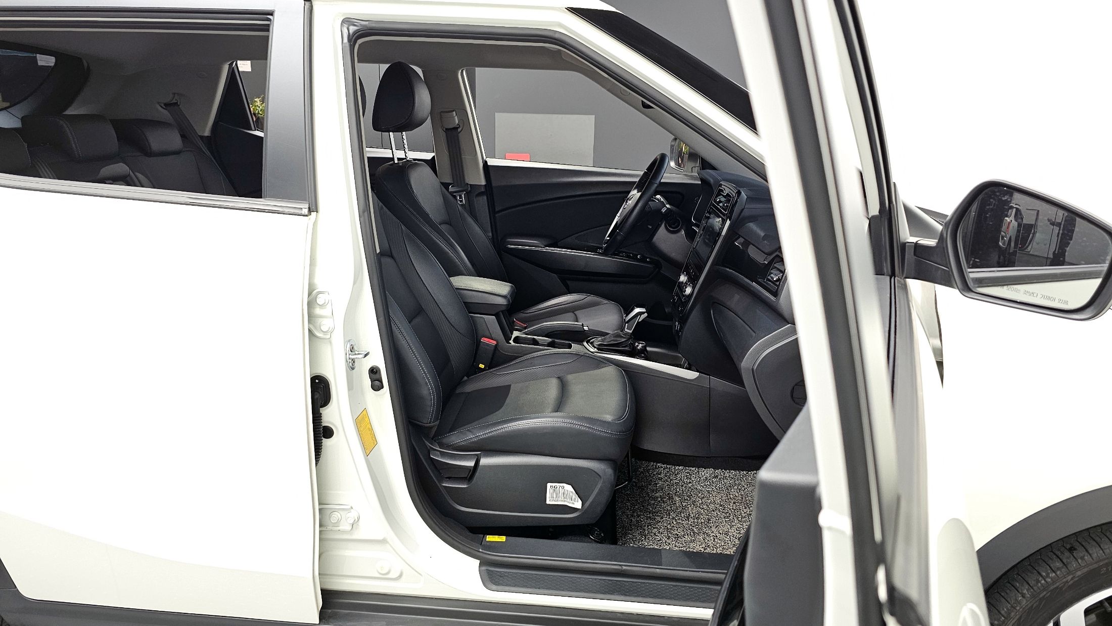 SSANGYONG TIVOLI VERY NEW 2021