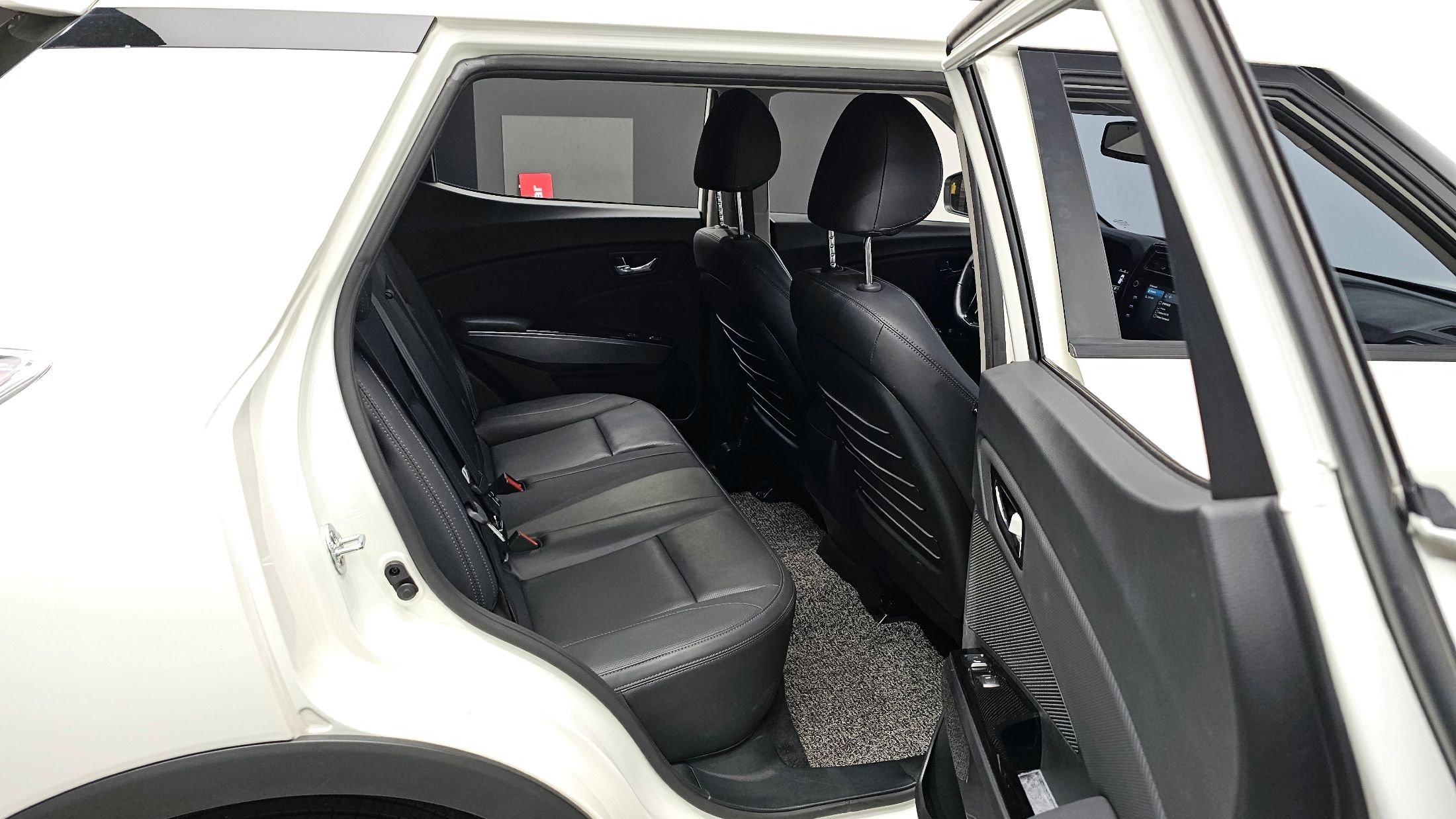 SSANGYONG TIVOLI VERY NEW 2021