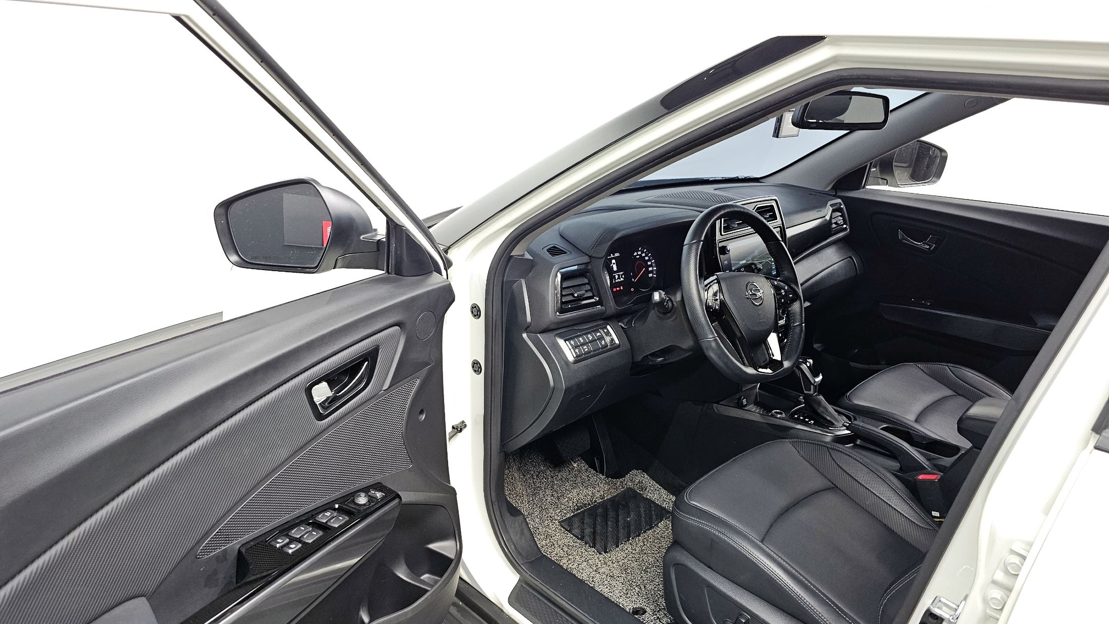 SSANGYONG TIVOLI VERY NEW 2021