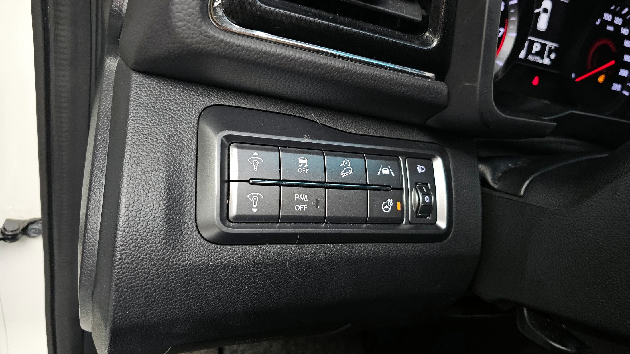 SSANGYONG TIVOLI VERY NEW 2021