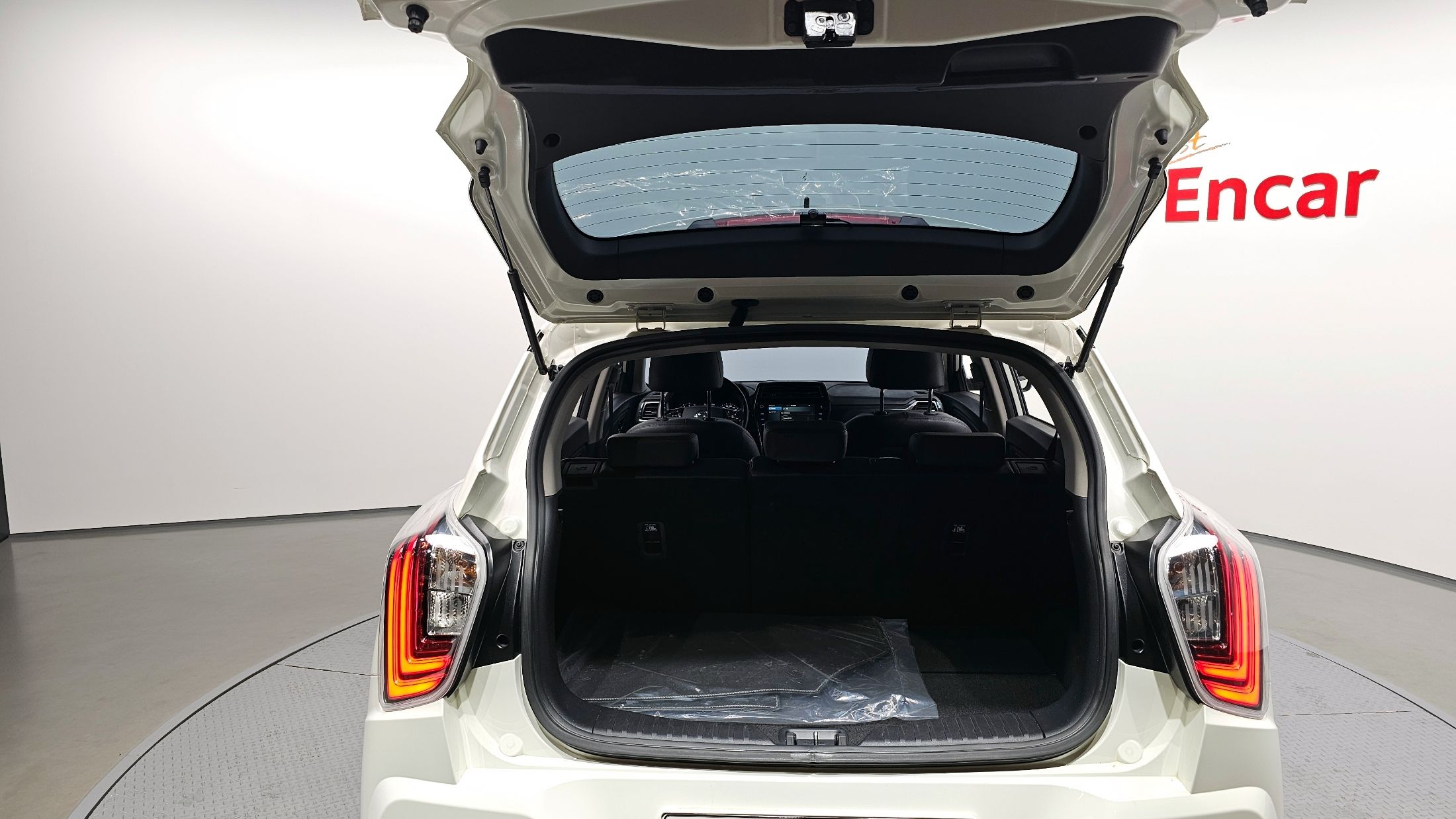 SSANGYONG TIVOLI VERY NEW 2021