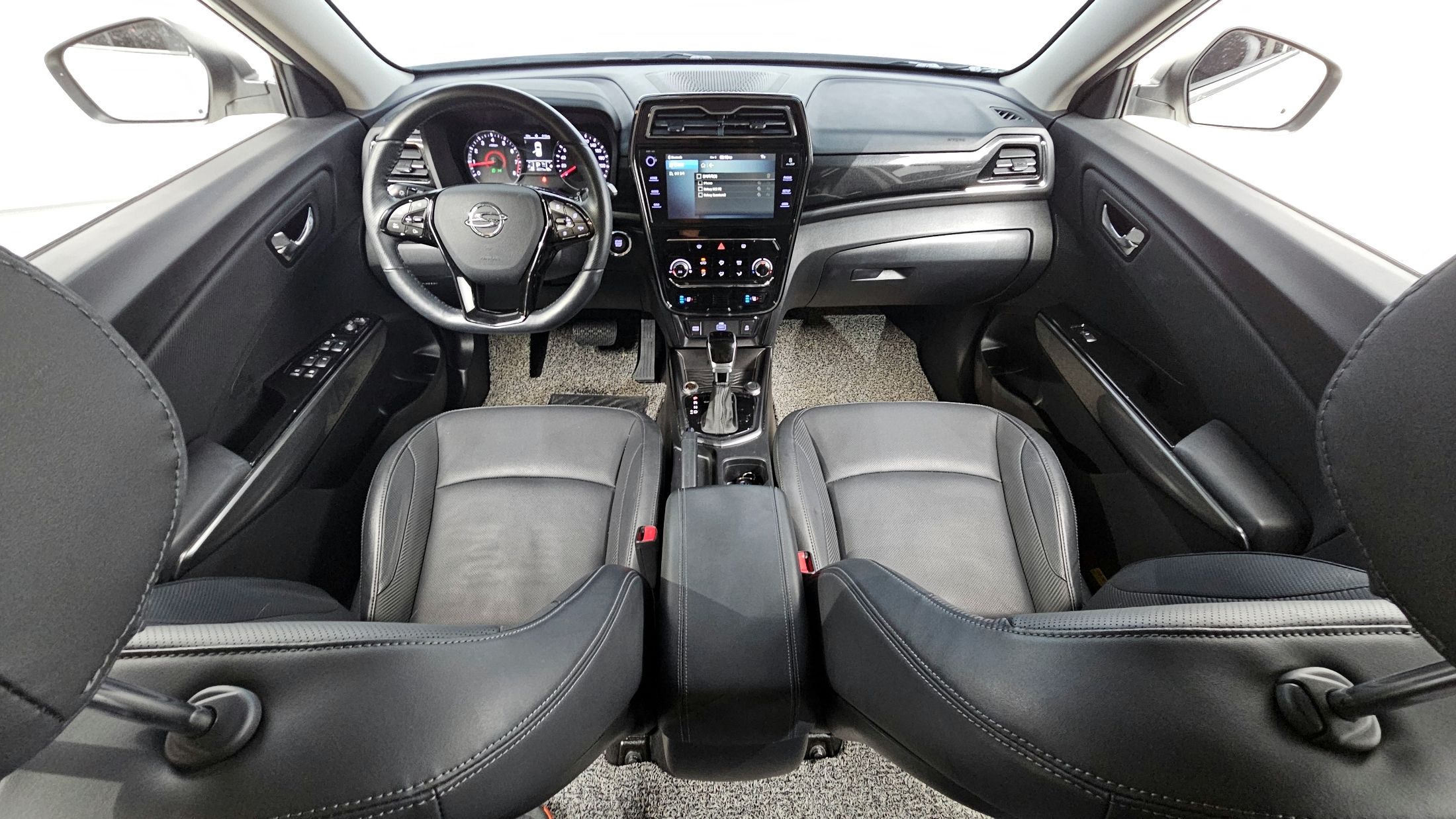 SSANGYONG TIVOLI VERY NEW 2021