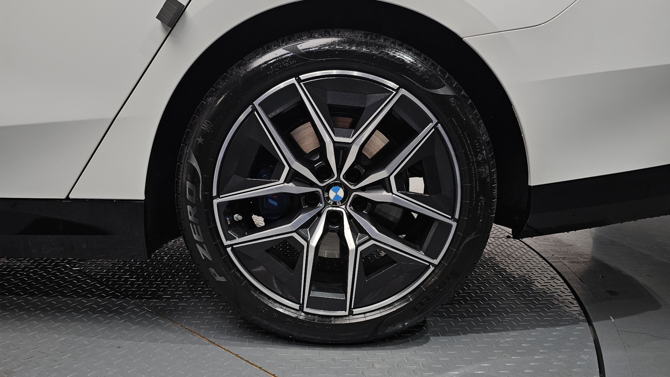 BMW 5-SERIES G60