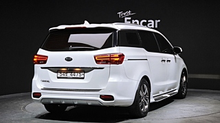 KIA CARNIVAL 2018