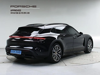 PORSCHE TAYCAN  2024