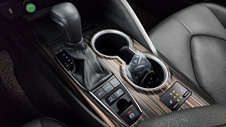 TOYOTA CAMRY XV70 2018