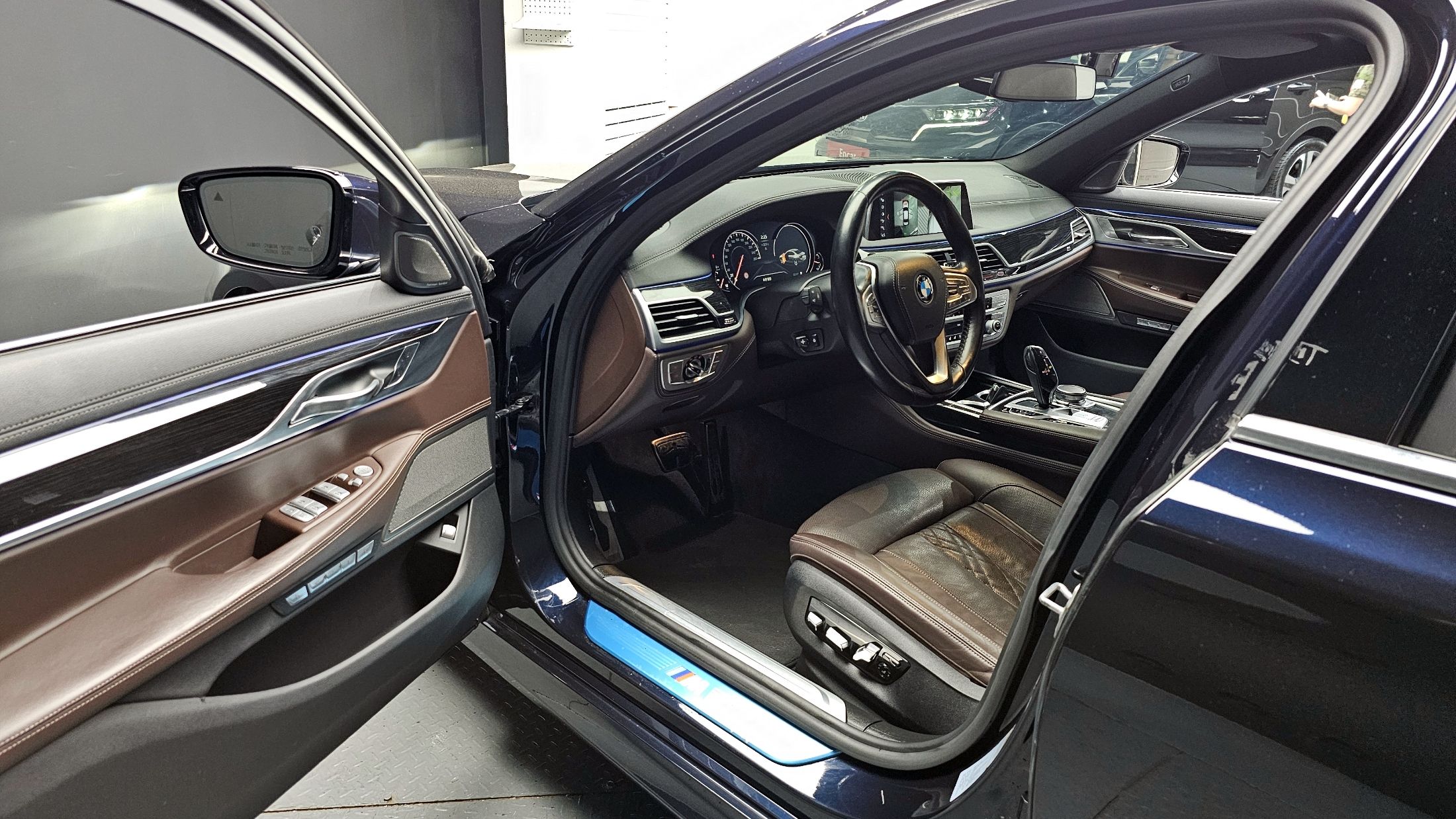 BMW 7-SERIES G11 2017