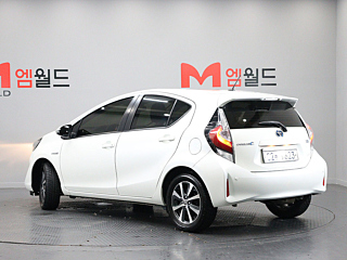TOYOTA PRIUS C 2018