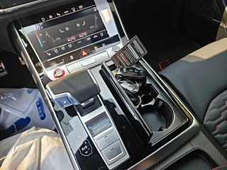 AUDI RSQ8 4M 2025