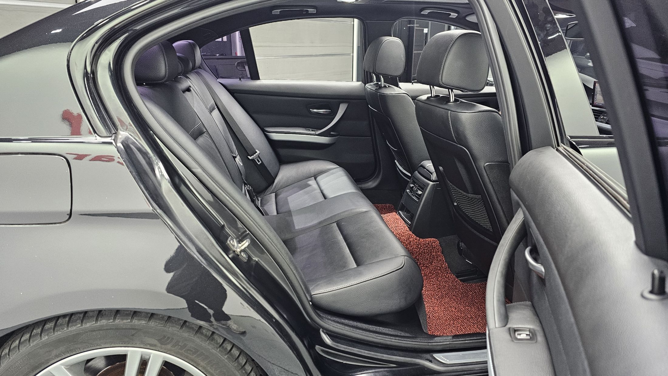 BMW 3-SERIES E90 2011