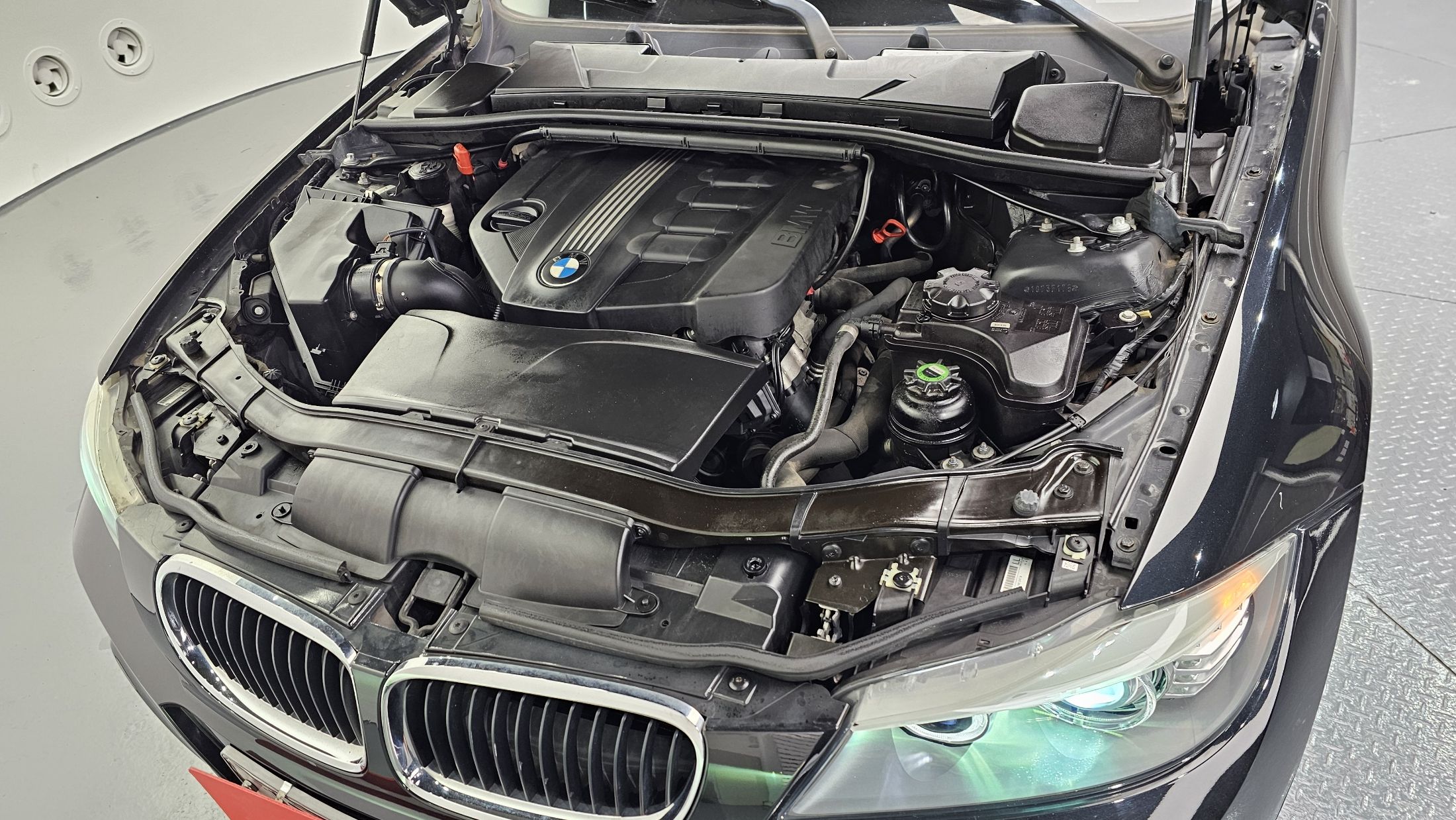 BMW 3-SERIES E90 2011