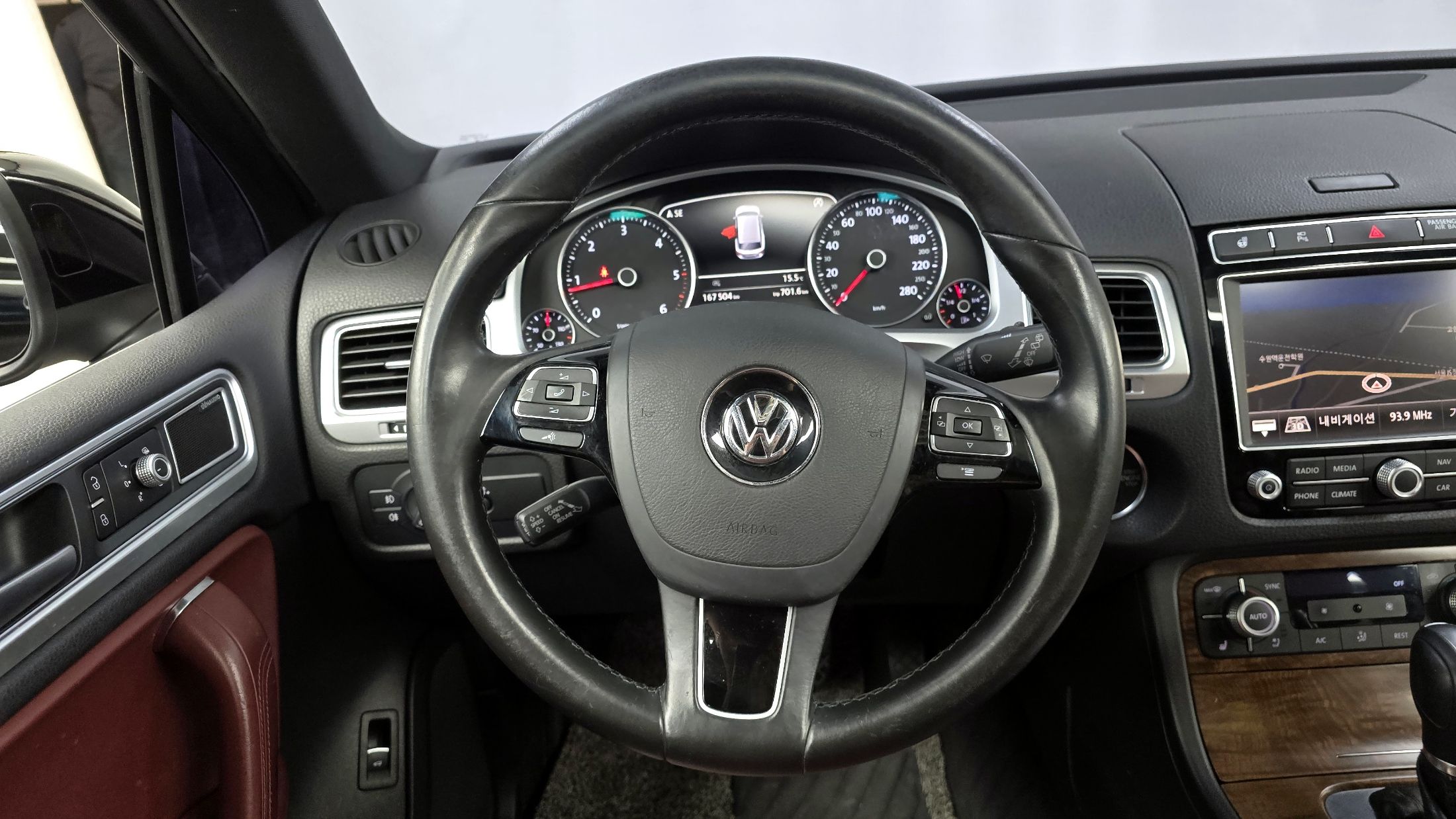 VOLKSWAGEN TOUAREG 2015