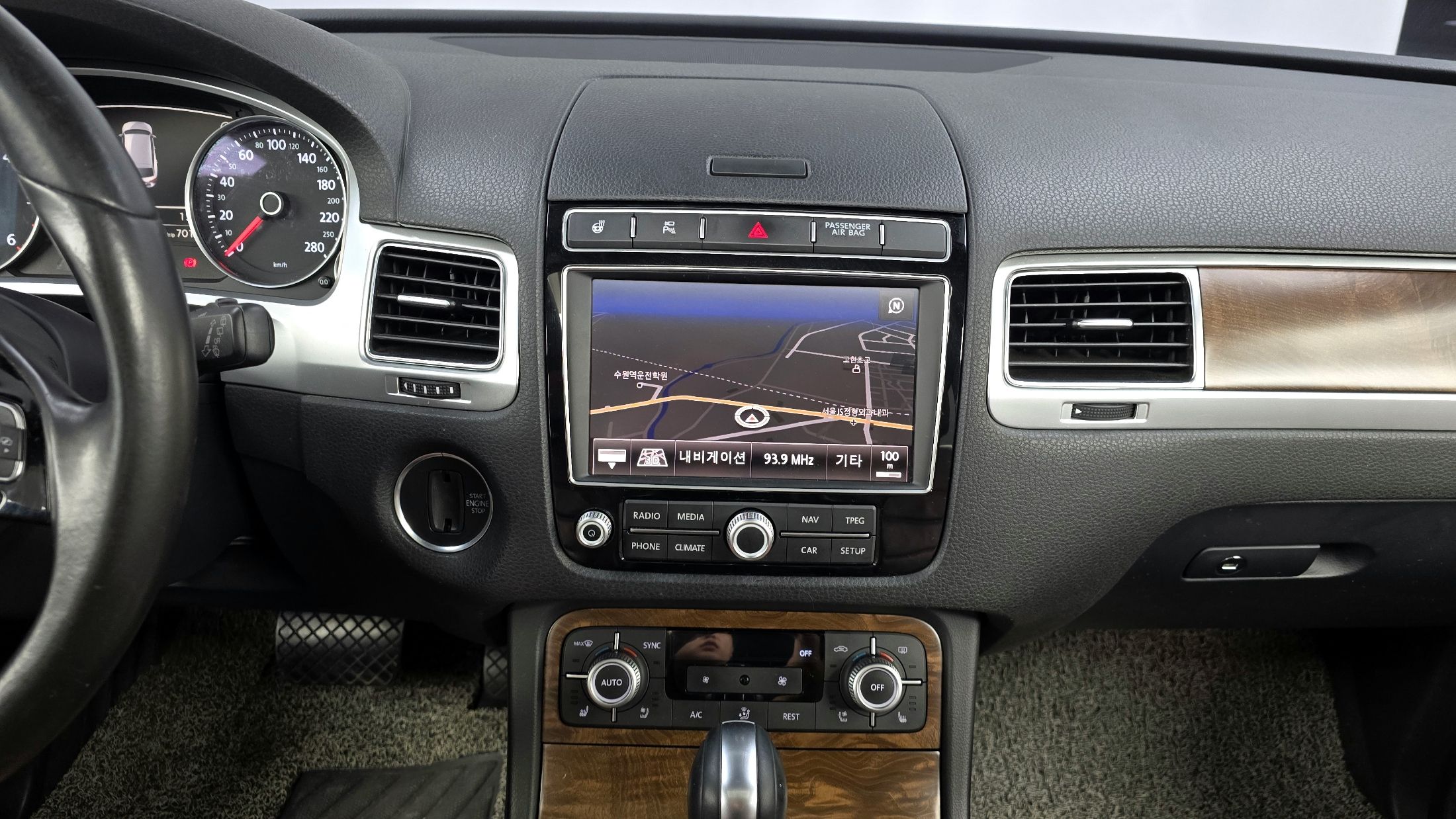 VOLKSWAGEN TOUAREG 2015