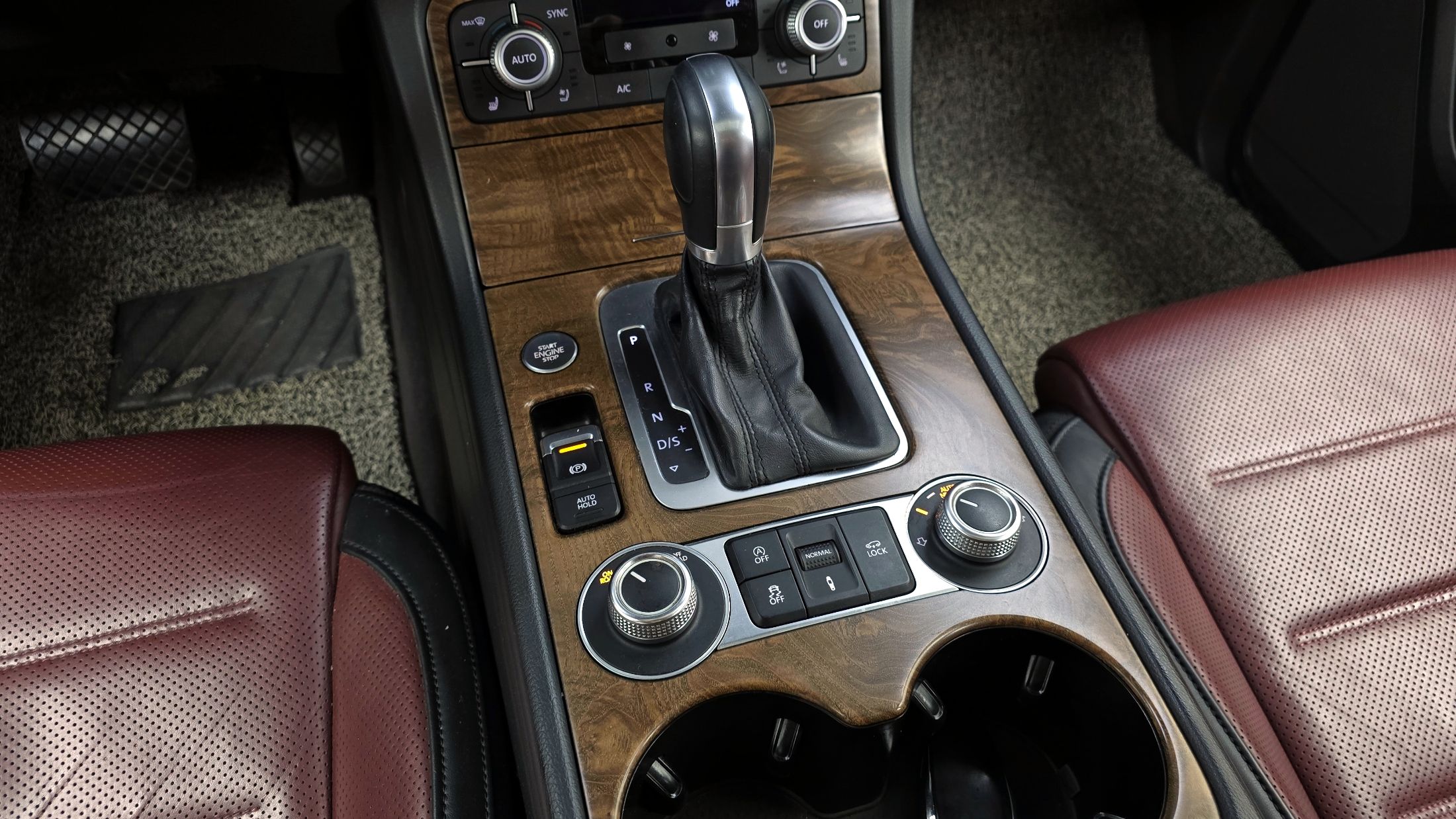 VOLKSWAGEN TOUAREG 2015