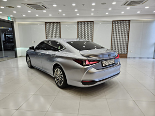 LEXUS ES300H 2025