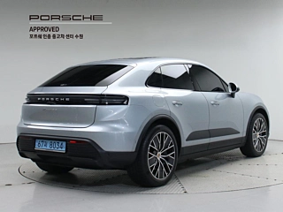 Заказать PORSCHE MACAN EV