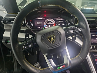 LAMBORGHINI URUS 2020