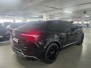 LAMBORGHINI URUS 2020