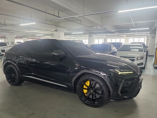 LAMBORGHINI URUS 2020