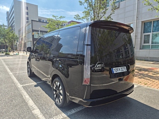 HYUNDAI STARIA 2025