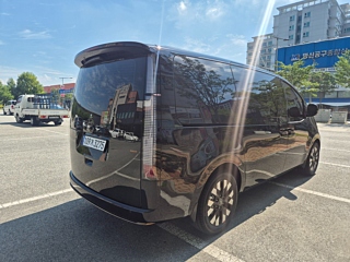 HYUNDAI STARIA 2025