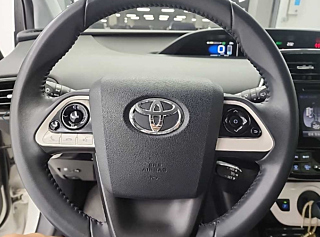 TOYOTA PRIUS 2017