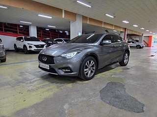 Заказать INFINITI Q30