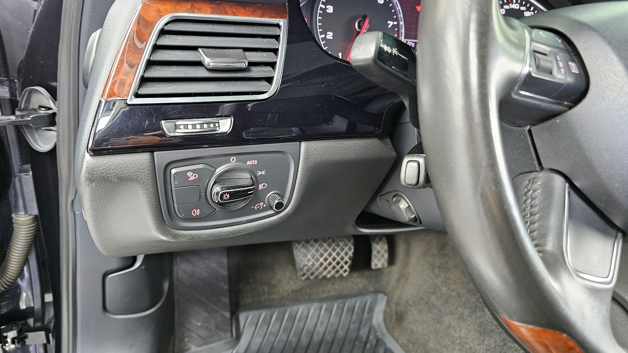 AUDI A8 2011