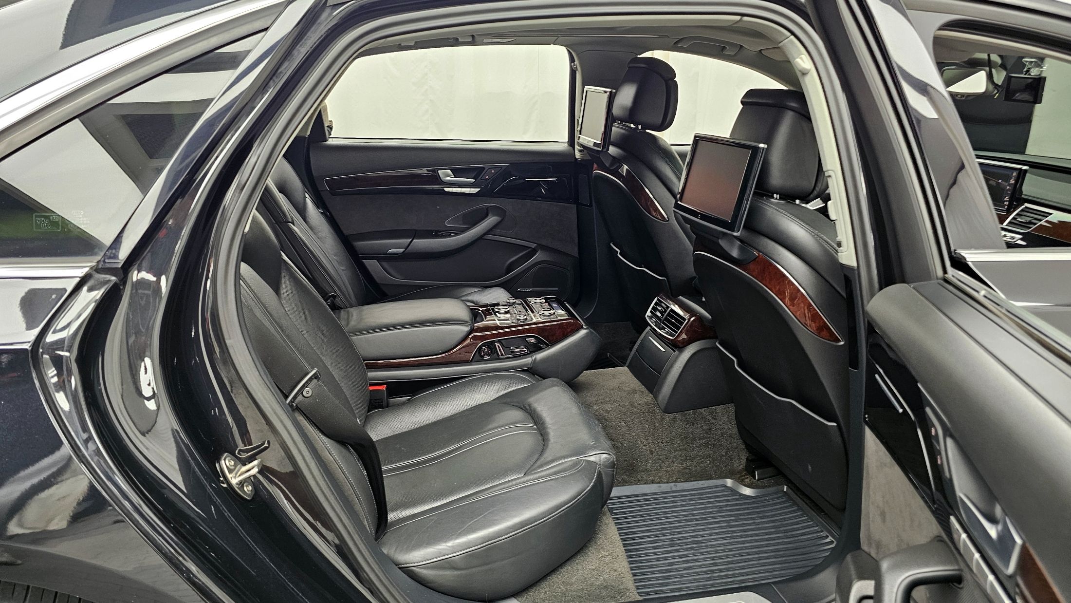 AUDI A8 2011