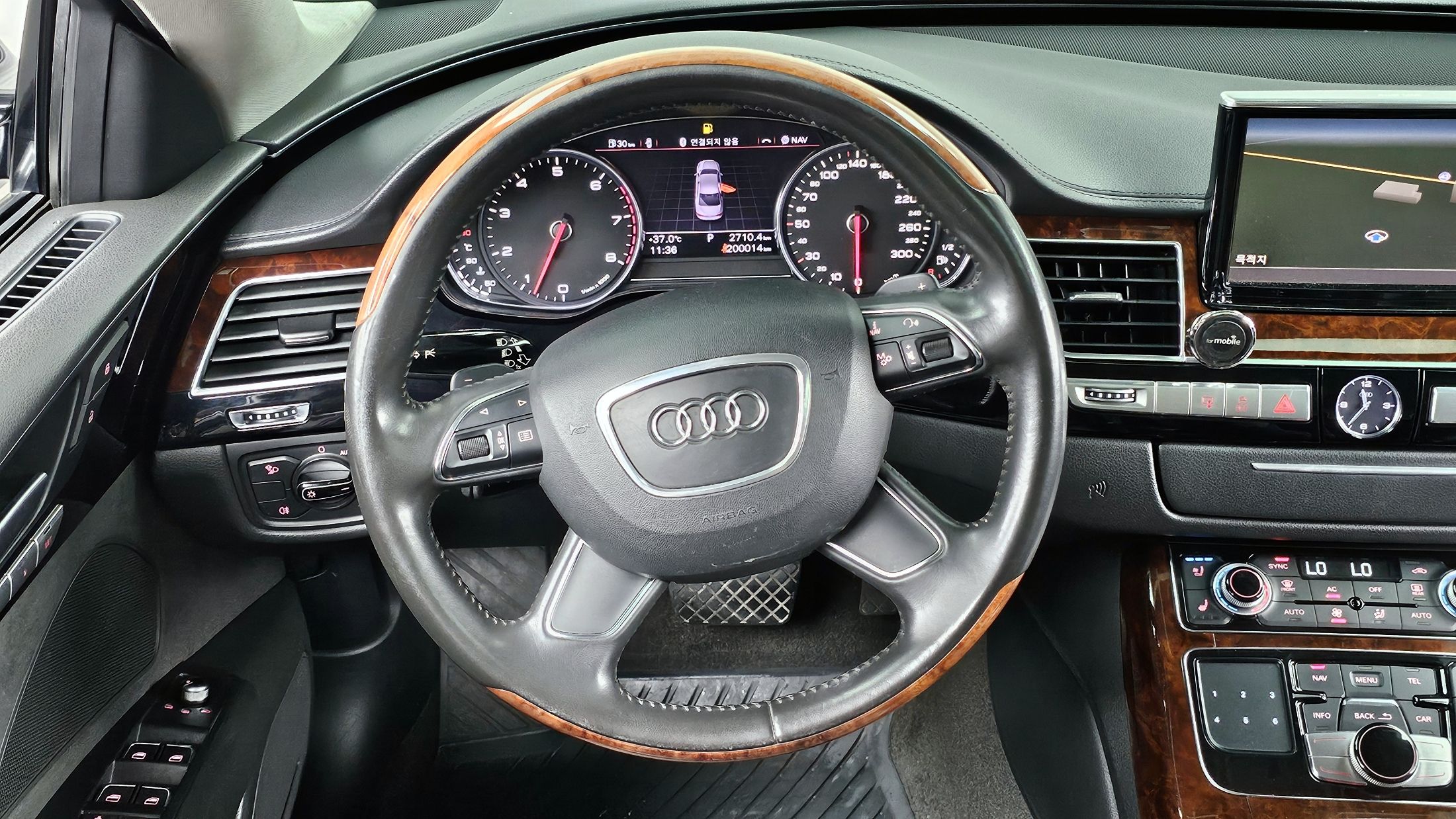 AUDI A8 2011