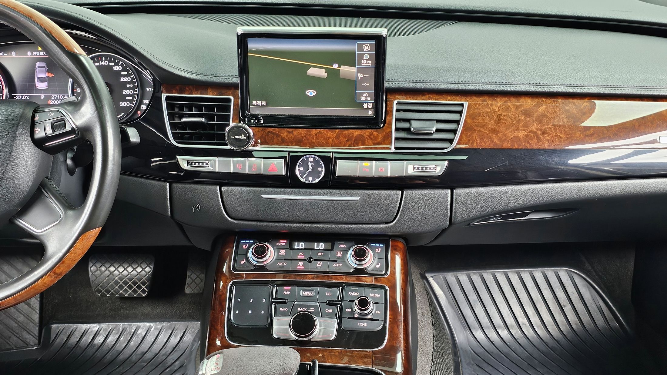 AUDI A8 2011