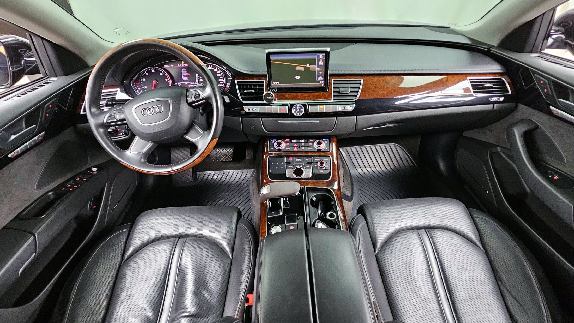 AUDI A8 2011