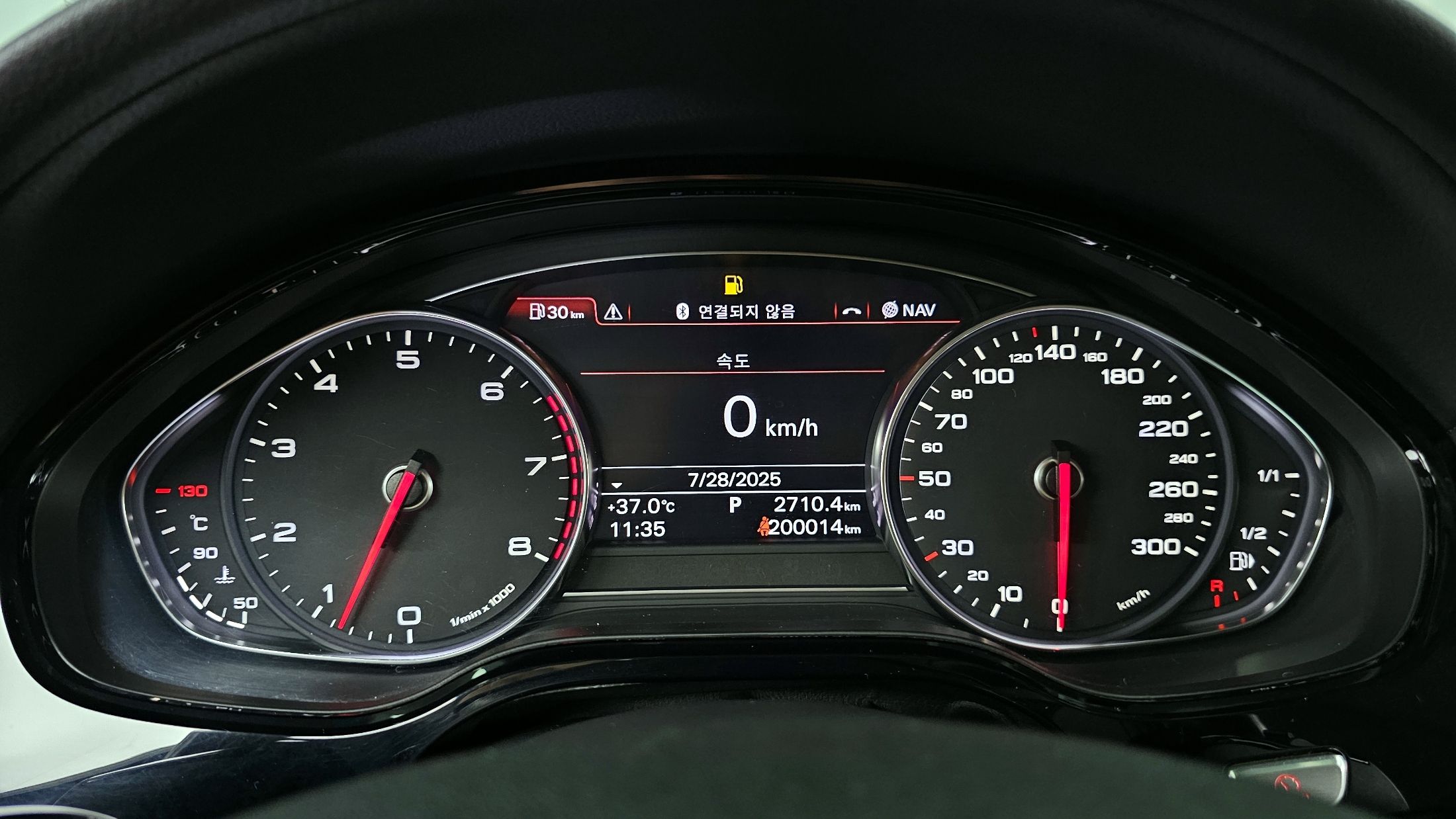 AUDI A8 2011
