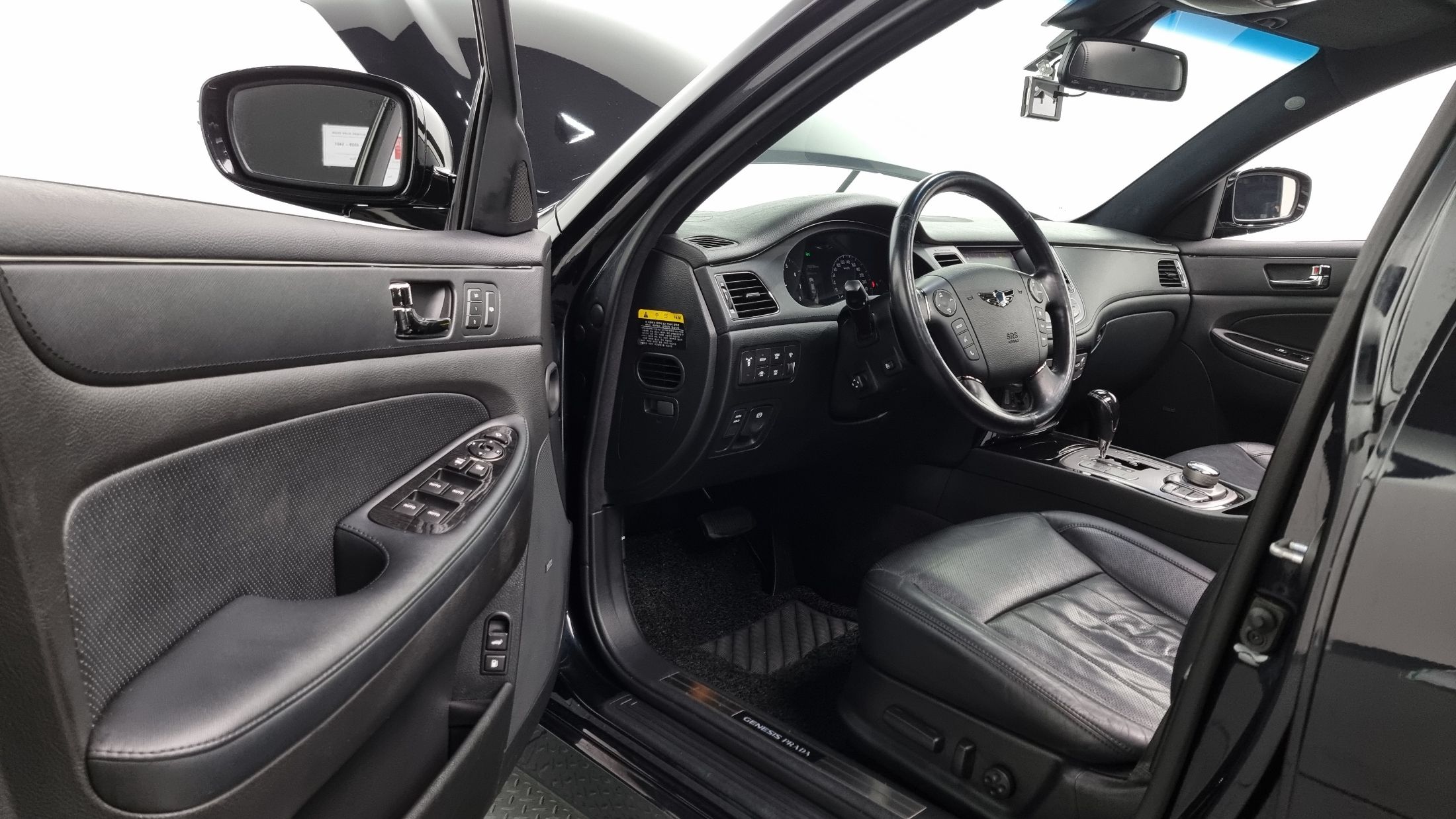 HYUNDAI GENESIS 2011