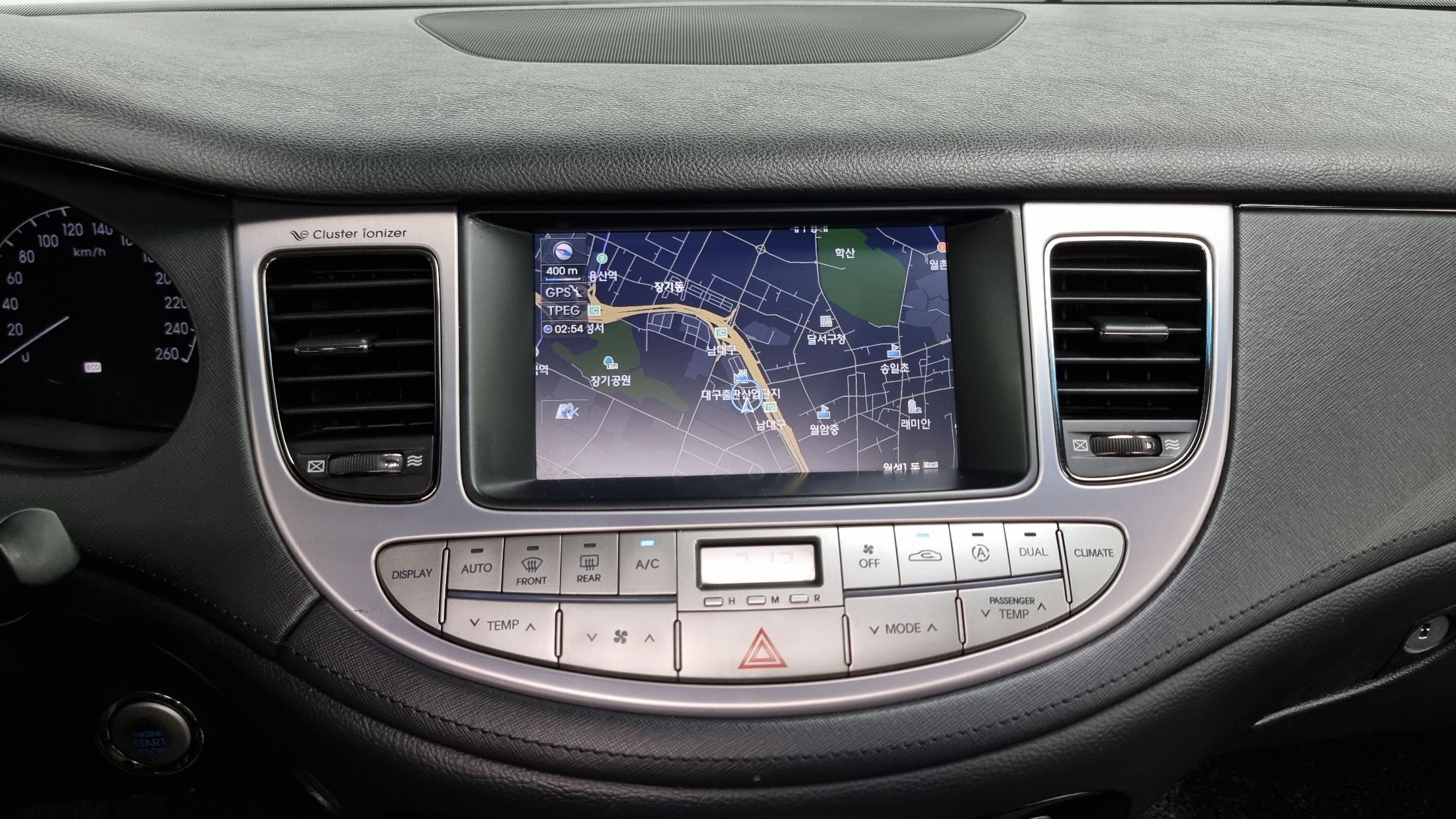 HYUNDAI GENESIS 2011