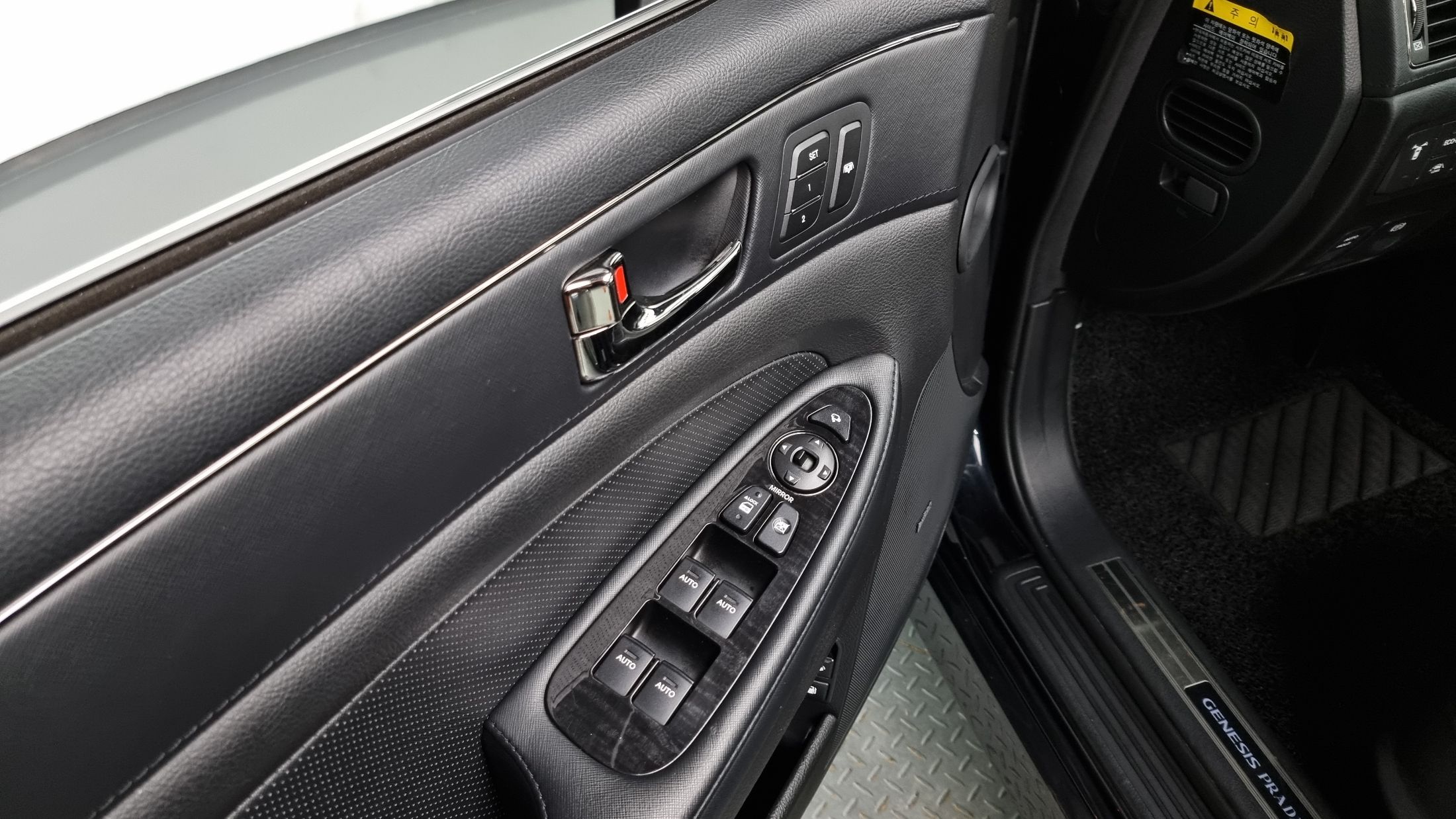 HYUNDAI GENESIS 2011