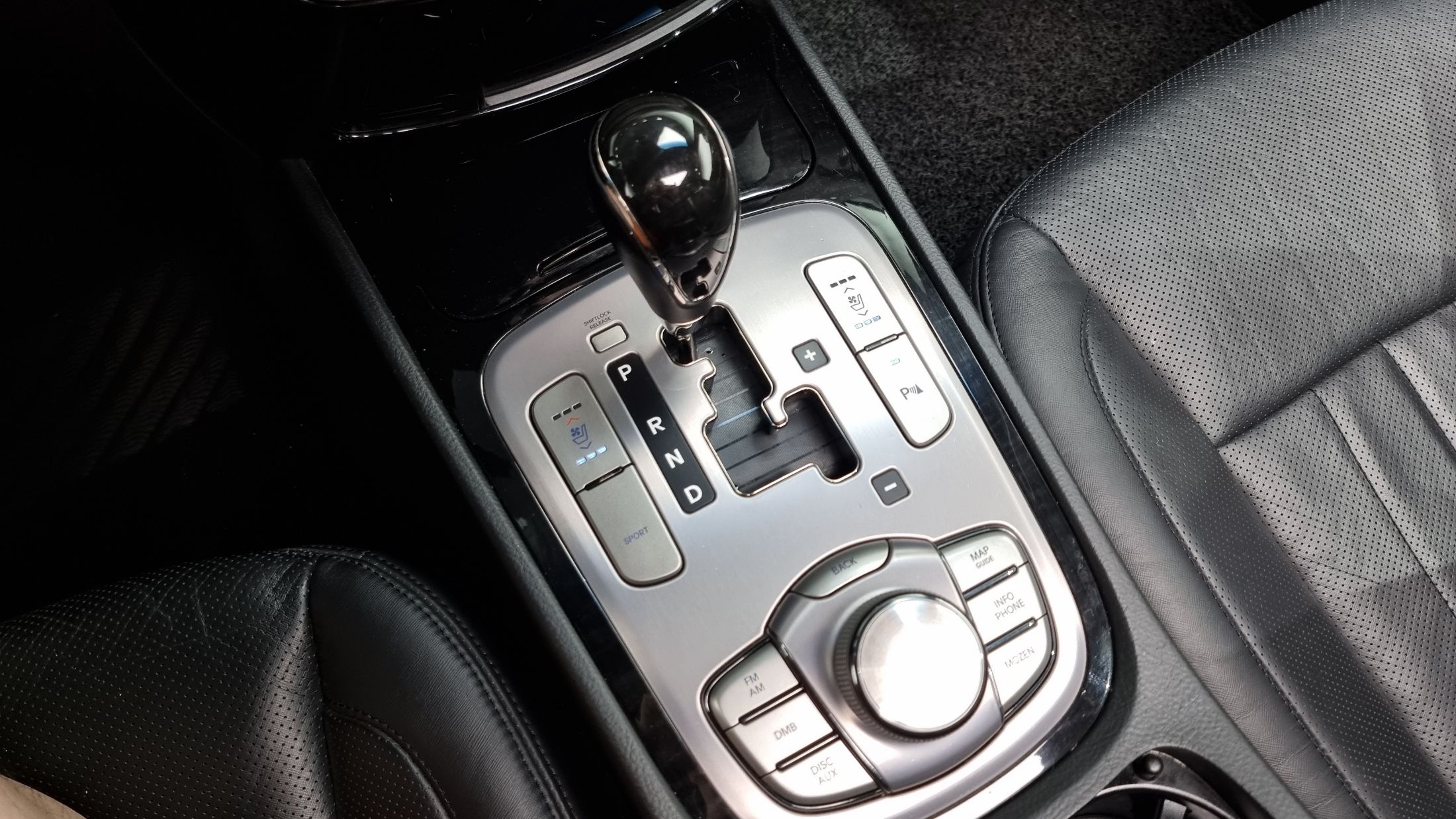 HYUNDAI GENESIS 2011