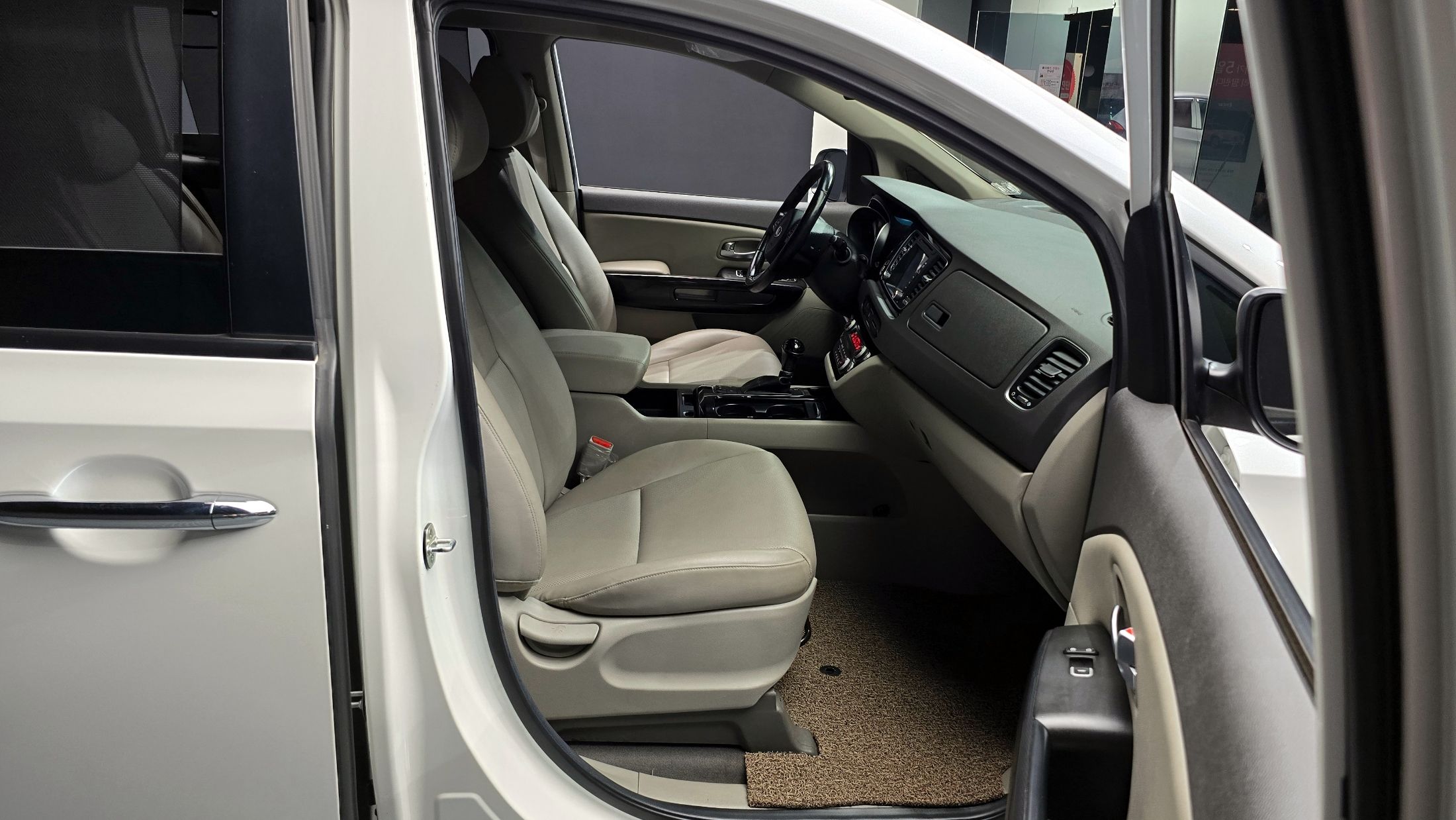 KIA CARNIVAL 2014