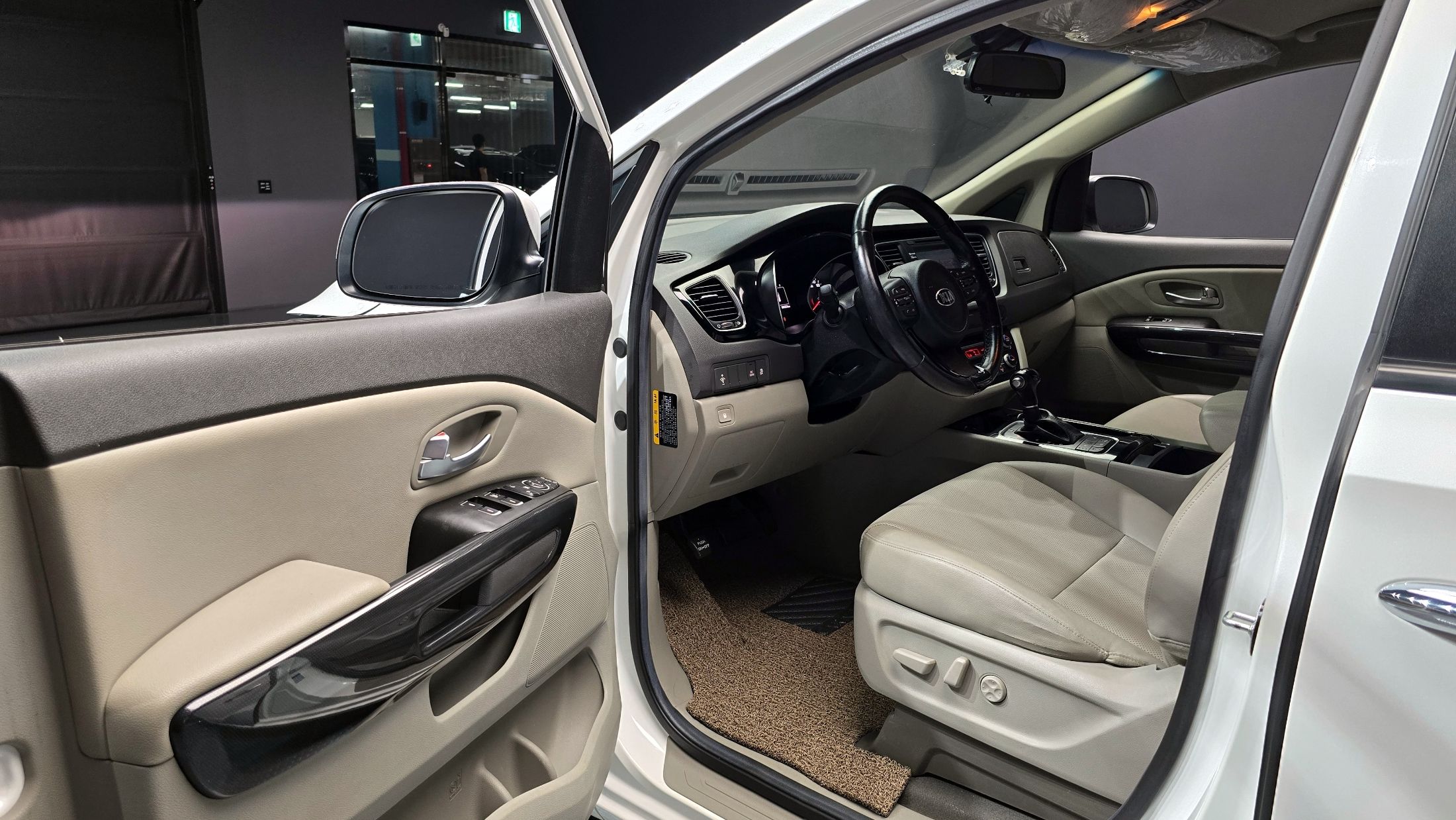 KIA CARNIVAL 2014