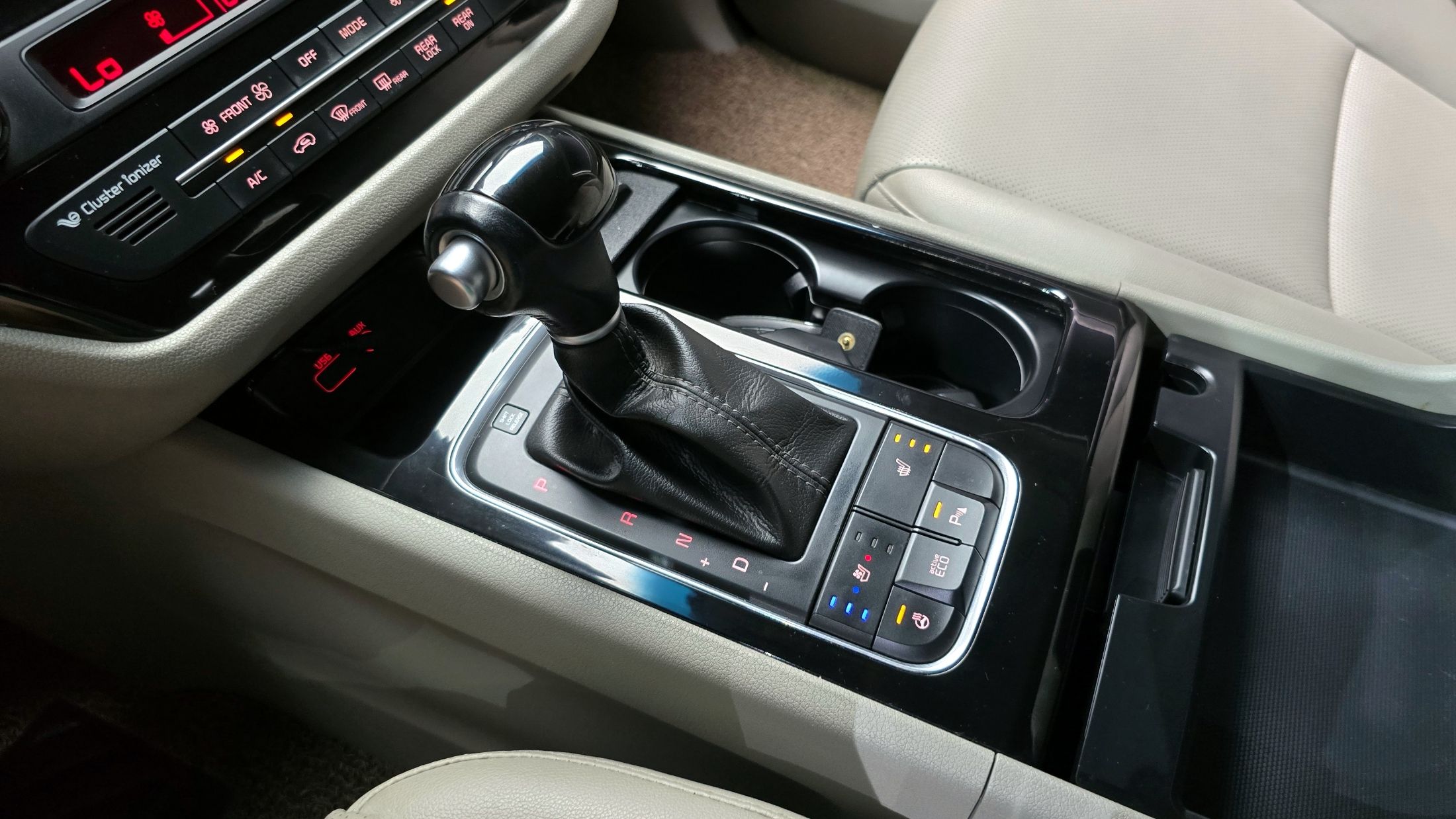 KIA CARNIVAL 2014