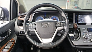 TOYOTA SIENNA 2017