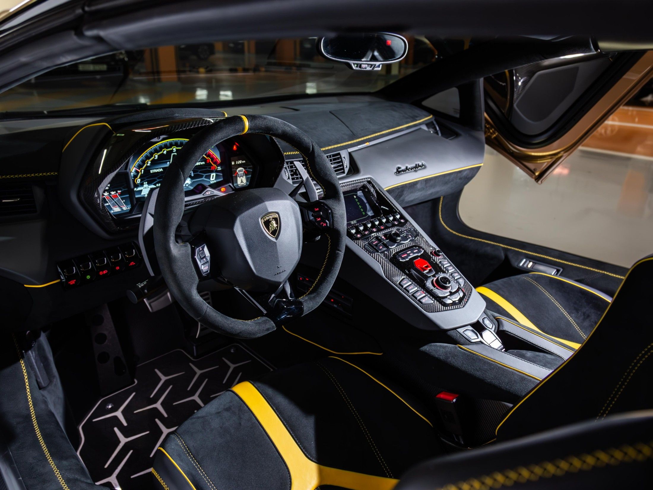 LAMBORGHINI AVENTADOR 2021